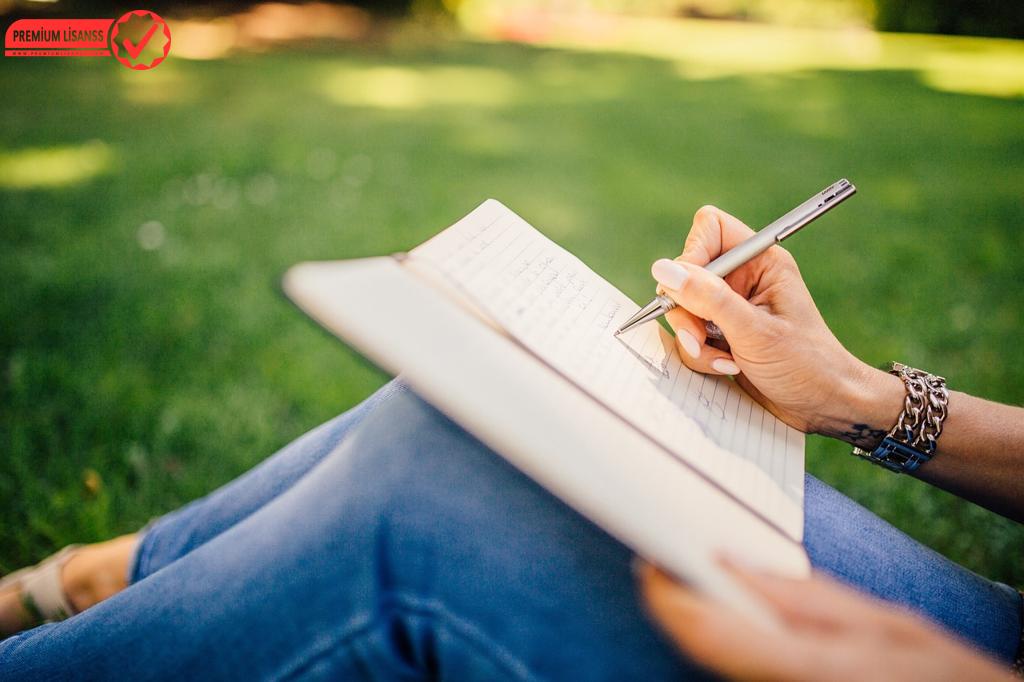 Grammarly Ile Yazılarınızı Kusursuz Hale Getirin: Ücretsiz Ve Premium Özellikler